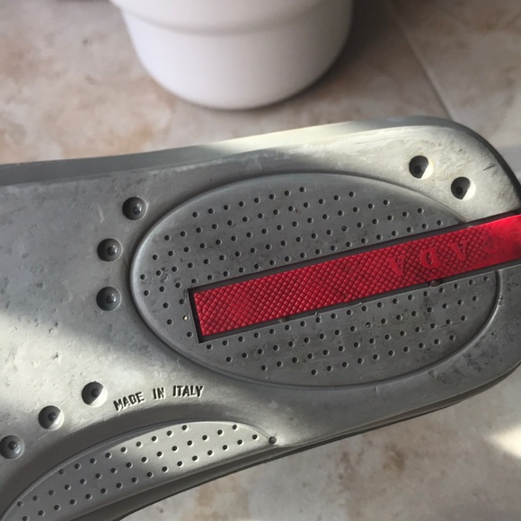 Prada slides - Picture 4 of 4